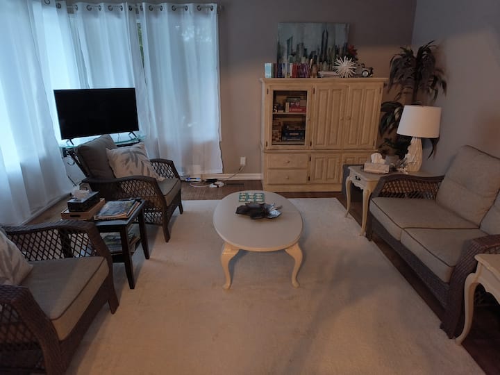 Tudor Pines B&b-all 6 Rooms/suites - Uxbridge, ON, Canada