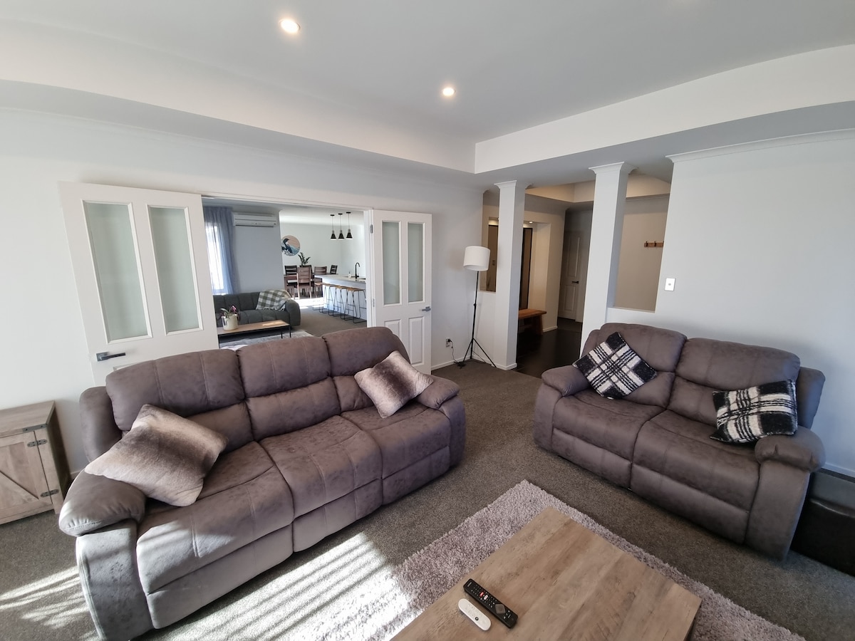 Successful Airbnb property: Home away from home in Rolleston in Canterbury