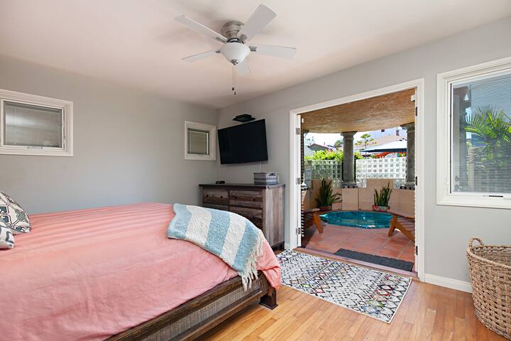 Steps to Beach & Dining – N Mission/Pacific Beach gallery image 4