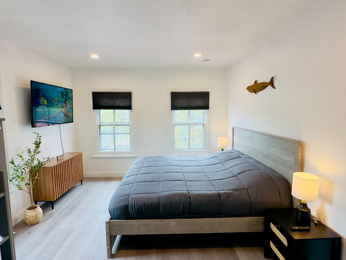 The King bed has a hybrid mattress which is medium firm. 