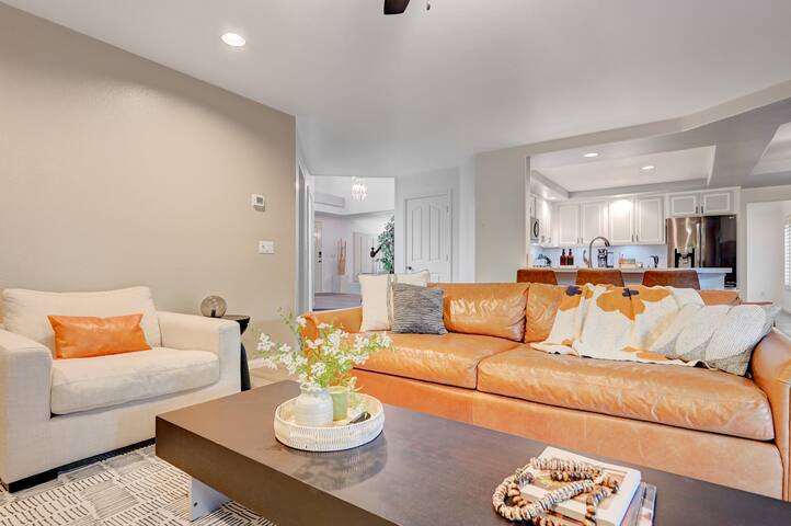 Gorgeous 6BR w/King beds, Pool & Spa, Games gallery image 4