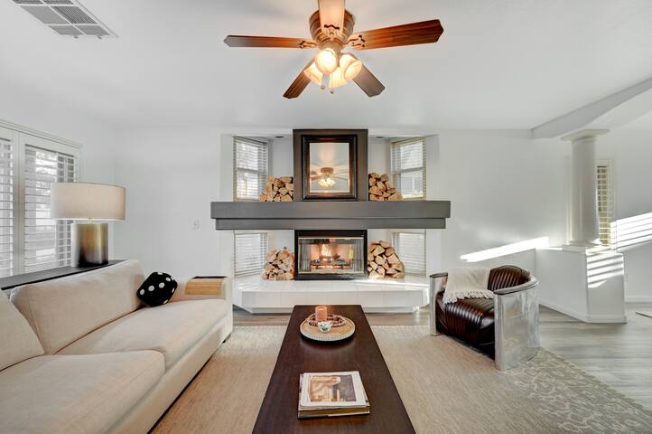 Gorgeous 6BR w/King beds, Pool & Spa, Games gallery image 3