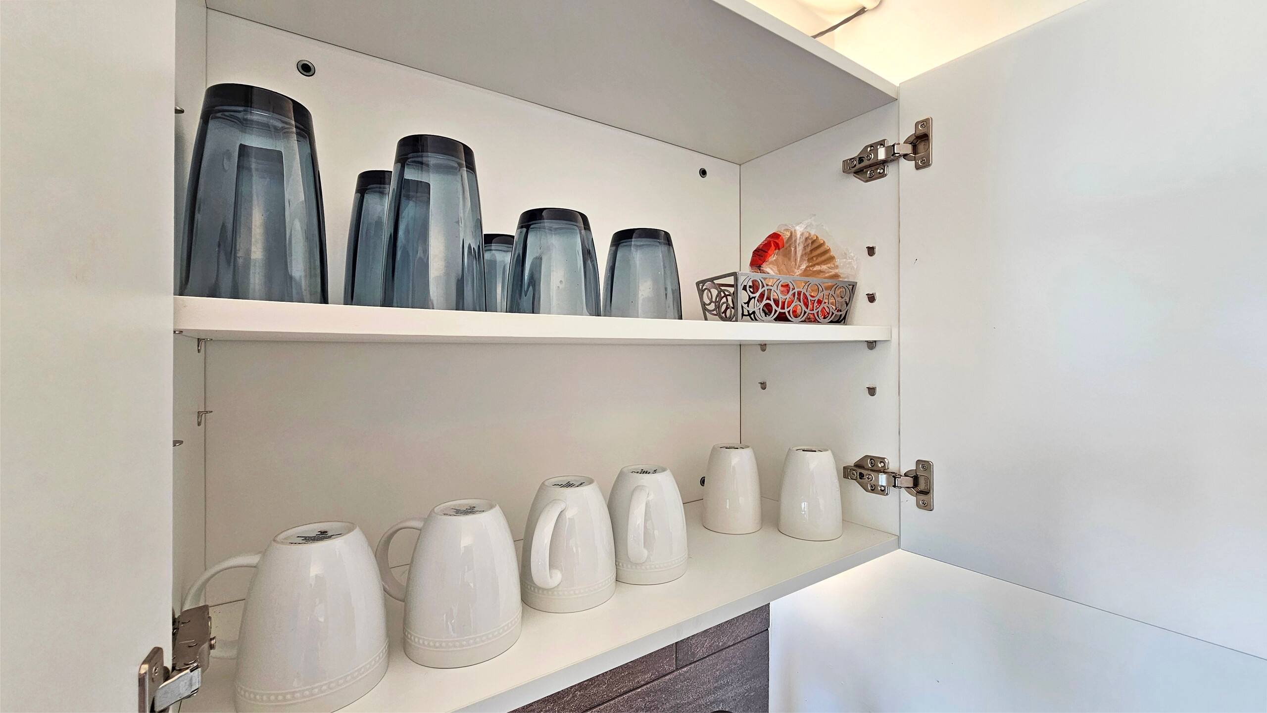 BMB 610 – Modern Boutique Near Waikīkī Beach - Image 12