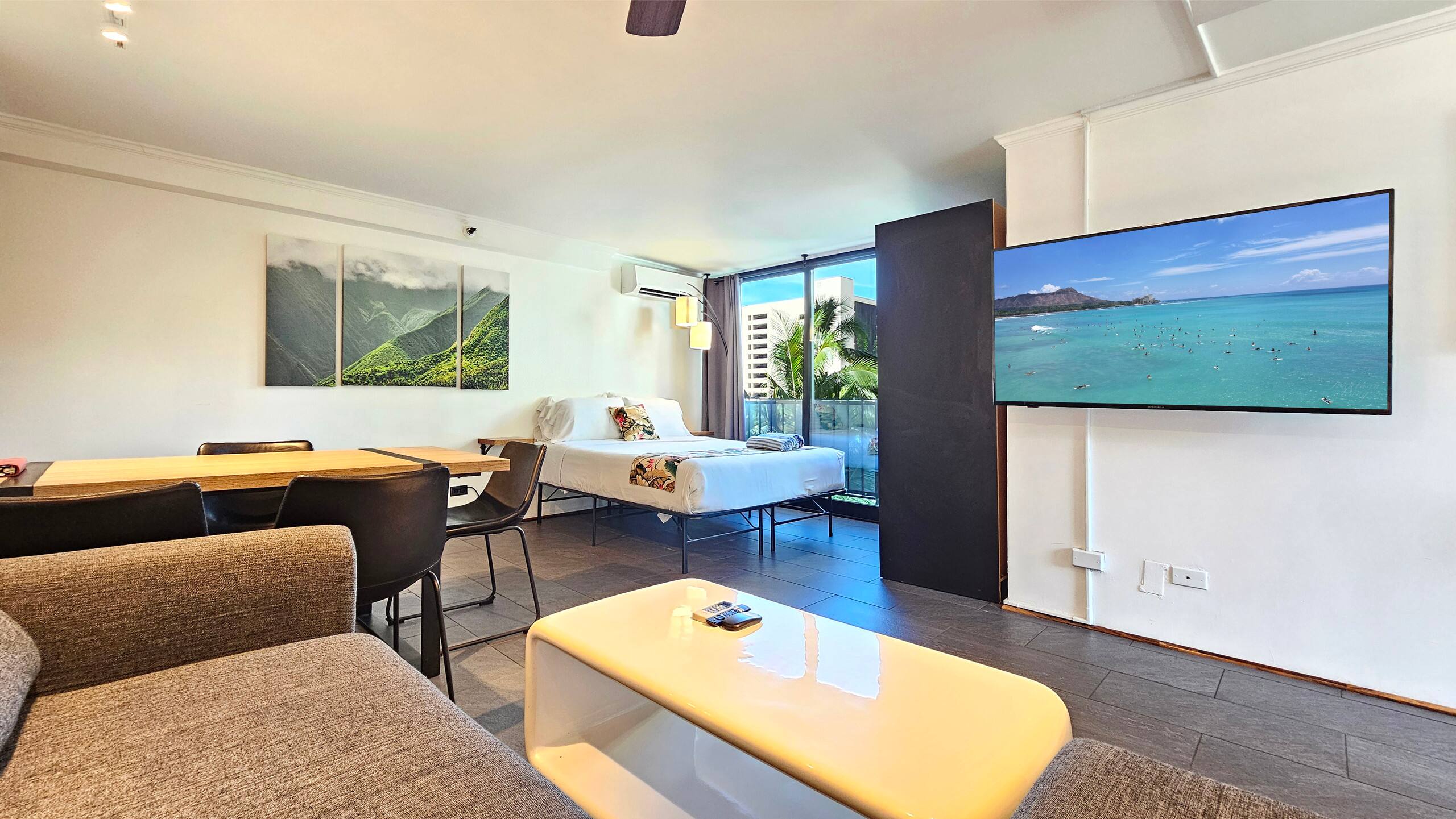 BMB 610 – Modern Boutique Near Waikīkī Beach - Image 2