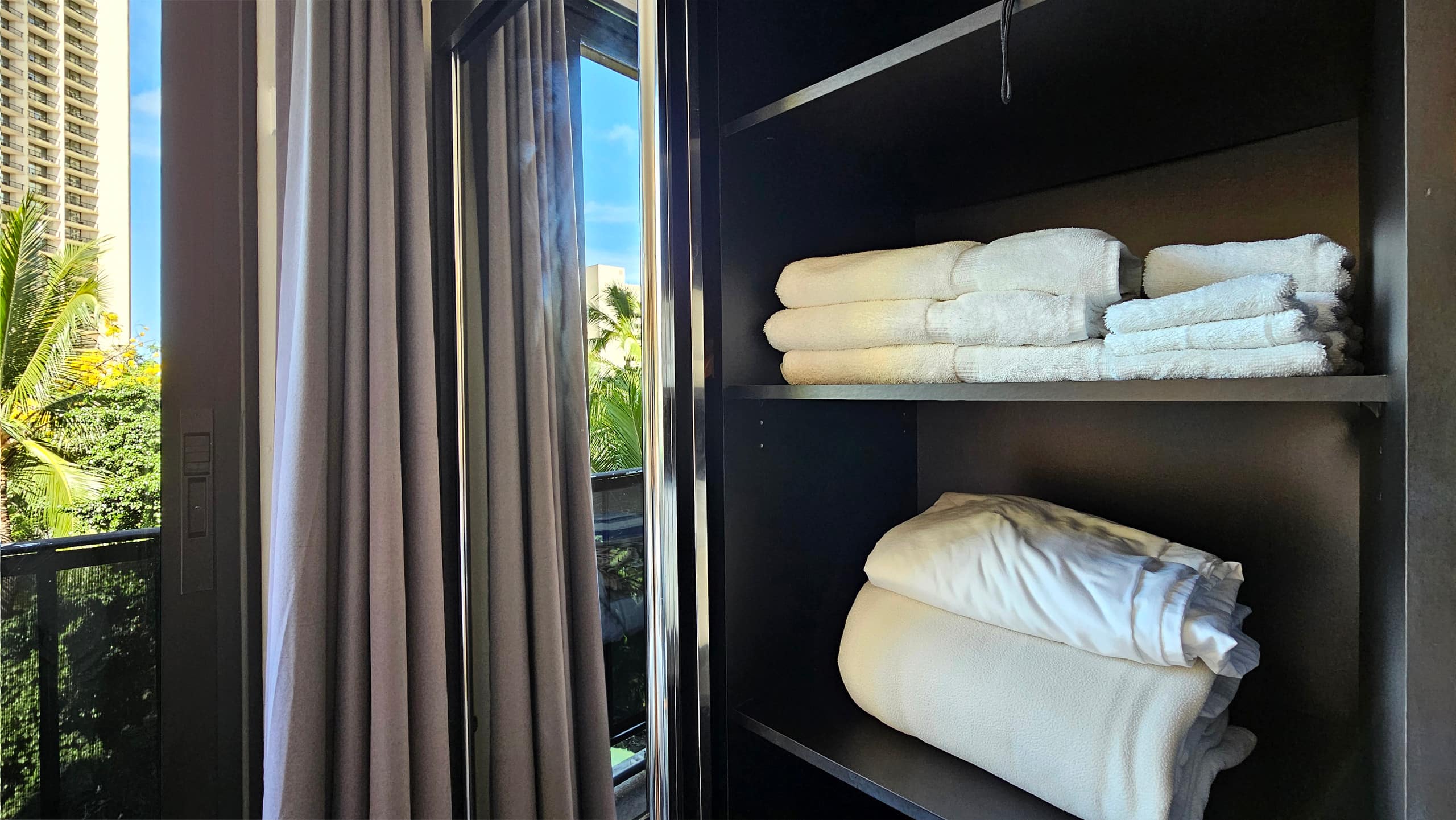 BMB 610 – Modern Boutique Near Waikīkī Beach - Image 21