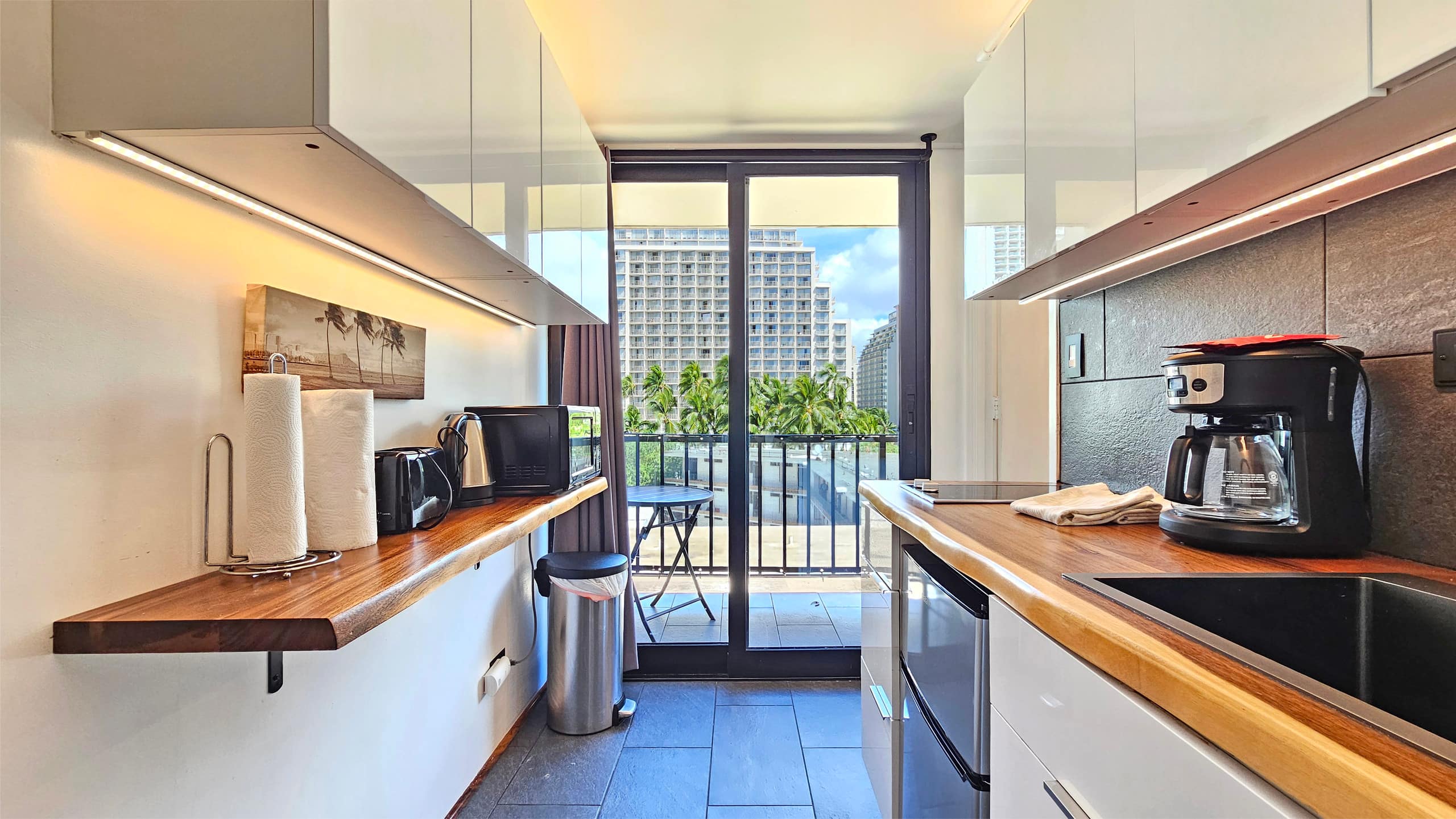 BMB 610 – Modern Boutique Near Waikīkī Beach - Image 9