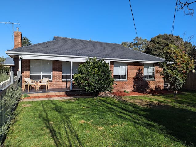 Gwendoline Cottage, Pets, Main St. Station