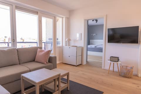 Top Airbnb: Renovated flat close to the beach! in Petten Centrum En Korfwater