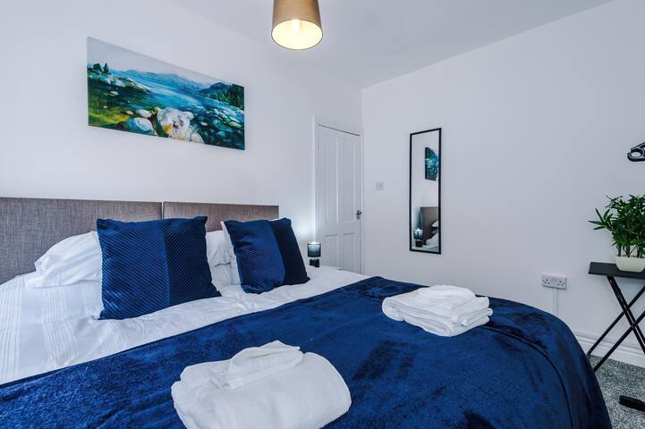 Long Stays Contractors| Central | Parking gallery image 4