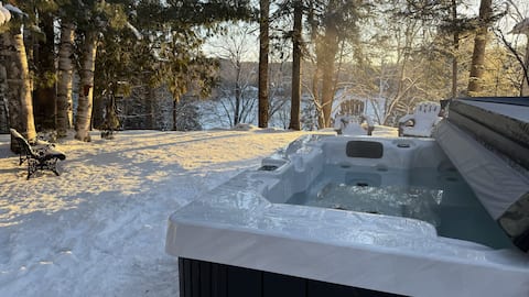 Le Chickadee: Cozy Winter, Hot Tub, Fireplace, Ski