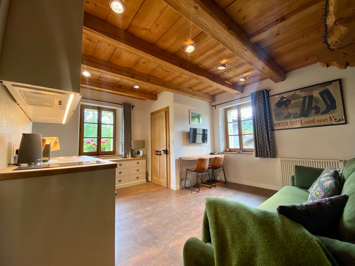 Popular Airbnb listing: Charming B&B / Studio in C19th Savoyard Farmhouse in Montriond