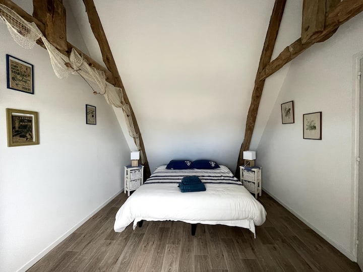 голема спална соба со брачен кревет (широк 125 -