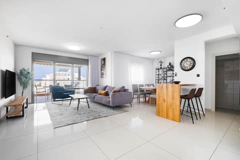 Ashdod Luxe Escape – Spacious, Stylish, with Mamád