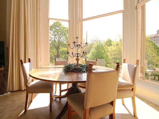 Edinburgh City Centre apartment gallery image 2