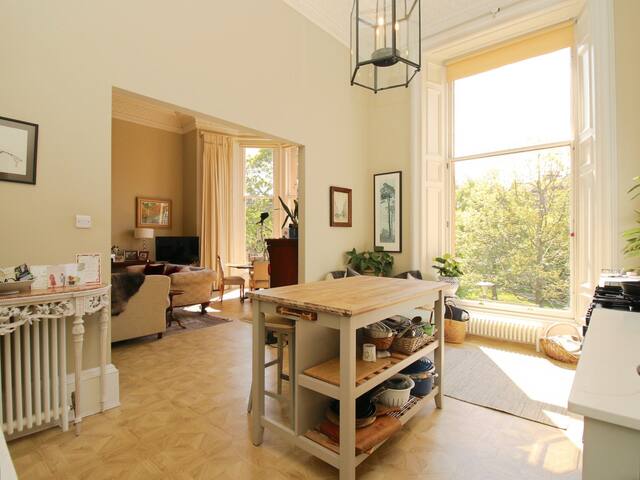 Edinburgh City Centre apartment gallery image 5