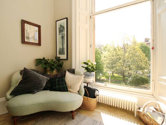 Edinburgh City Centre apartment gallery image 4