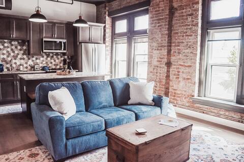 Modern Apartment Downtown~Troy