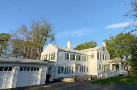 Charming  Riverfront Mansion: The Powers House