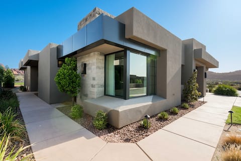 Luxury Retreat with views!
