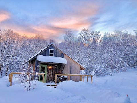 Off Grid Romantic Cabin near Sugarbush ski resort