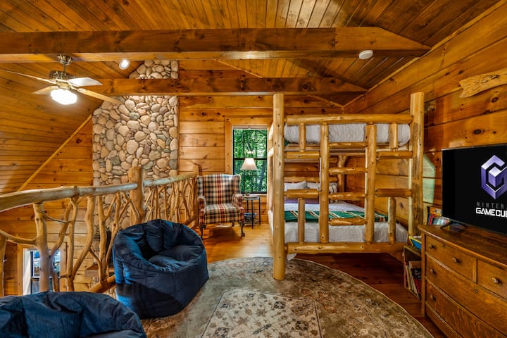 FULL over FULL BUNK! (Fits 2 adults and 2 kids easy!) 40" TV, 2 Bean Bag chairs, Reading Chair, rug, Pac-Man Arcade, Books, Boardgames, Puzzles, GAME CUBE with 100+ GAMES, Dresser.