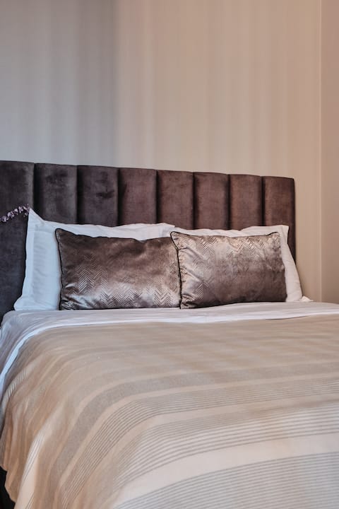 57. 1 bedroom apartment-luxury in the city center