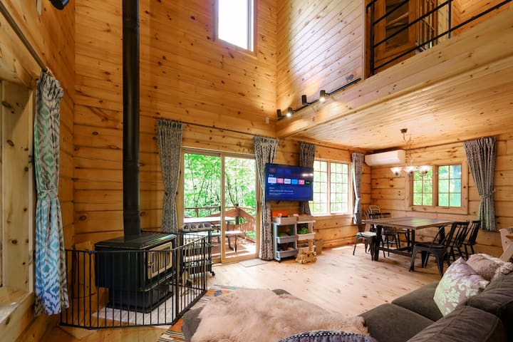 موقد خشبي تحت الصيانة للخريف.