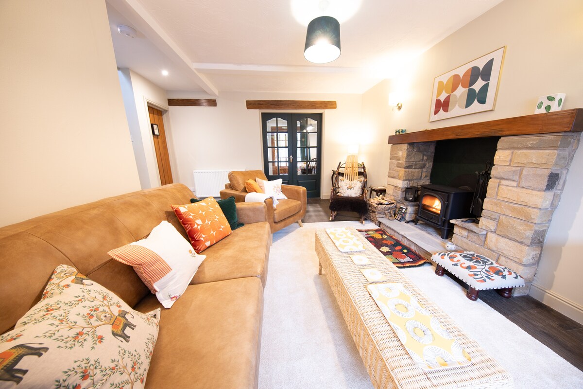 Successful Airbnb property: Elephant House. Detached 2.5 bath private parking in Sedbergh