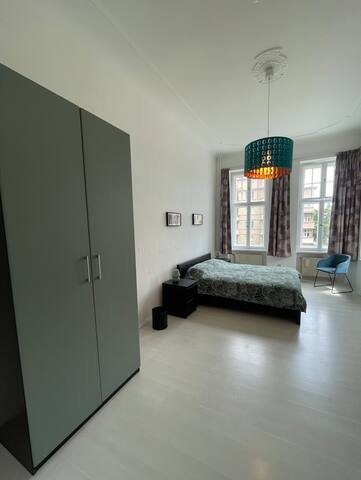 Charming +130m2 Flat near Messe and City West gallery image 4