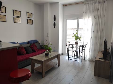Popular Airbnb listing: ¡With terrace! Close center/beach/train station in Málaga