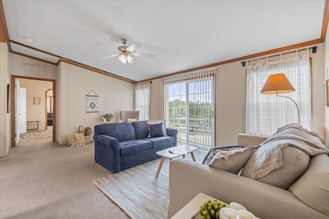 Top Airbnb: Watkins Glen, Close to Ithaca, Seneca Lake Wine in Burdett