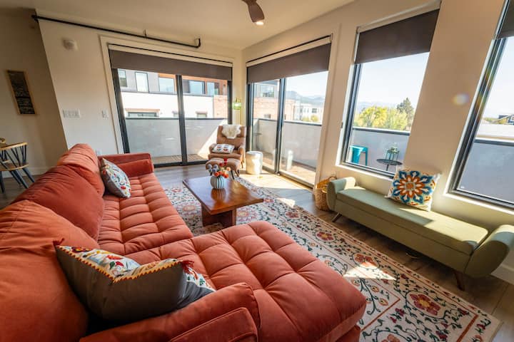 Crow's Nest Penthouse-luxe Main Street Apartment - Buena Vista, CO