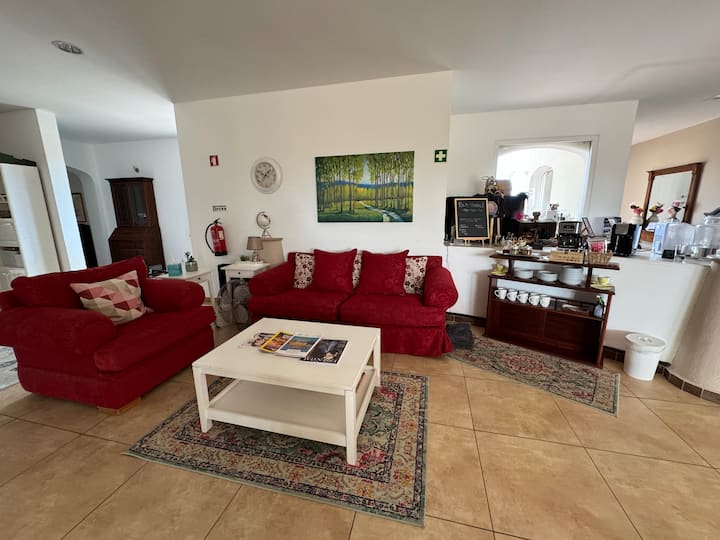 #9 - Family 'Africa' Room For 3 W/shared Bathrooms - Algarve