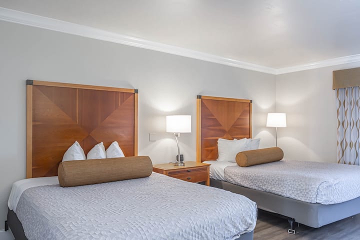 Non Smoking 2 Queen Beds Room - Arroyo Grande, CA