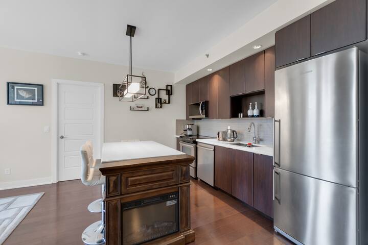 Luxe 3BR – 1560 sq.ft. CN Tower View, Safe, Bidet. gallery image 5