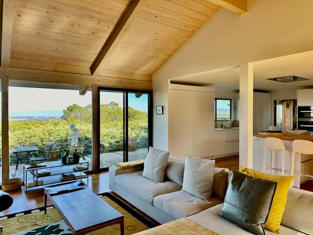 Mid-Century Gem Best Views 10m from Stanford gallery image 2