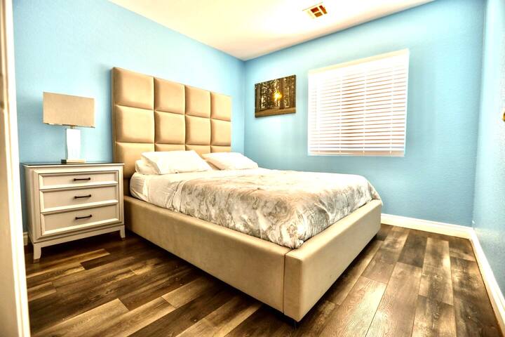 Modern 4 BR House Near Vegas Strip gallery image 5
