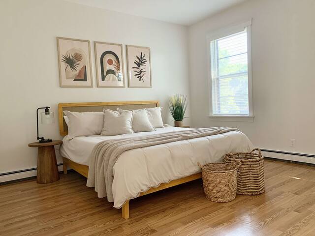 Cozy Cambridge 2bed 2bath w/ Patio & Parking Pass gallery image 4