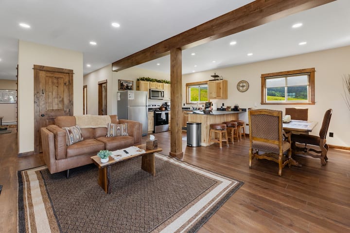 The Barn House: Your Perfect Montana Retreat - Big Bear Lake, Montana