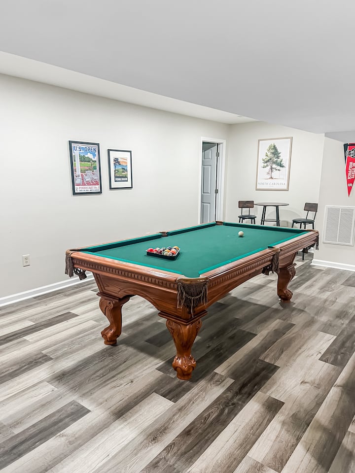 5 Bedroom Triangle Treasure With Game Room - Raleigh, NC