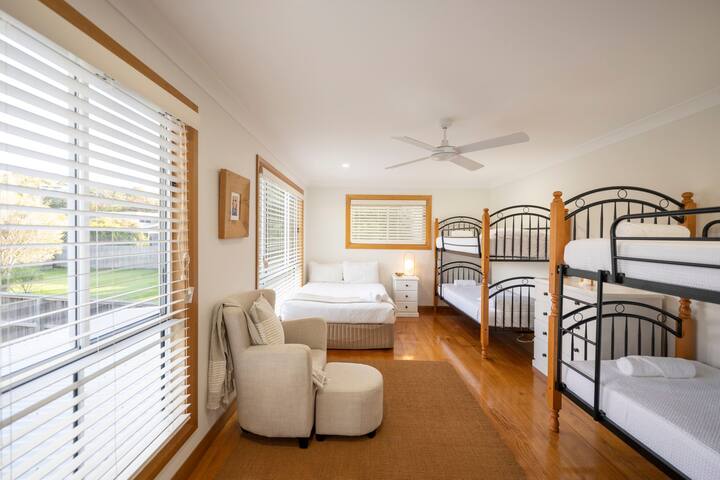 BillyBlue – Big Family, Best Value! Enormous Yard gallery image 5