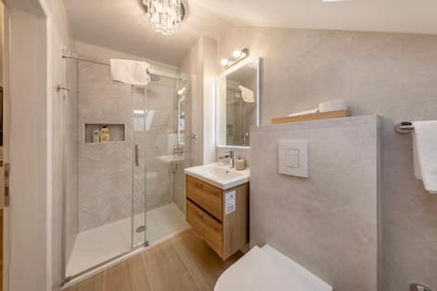 Top performing Airbnb: Palazzo Maineri Old Town Swanky Collection in Grad Dubrovnik