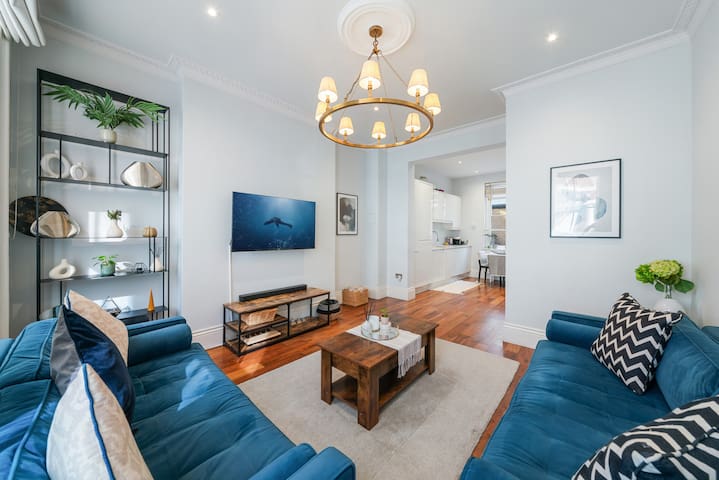 Stylish and quiet central flat, two bed with patio