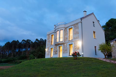 Garden and estuary views, pets welcome