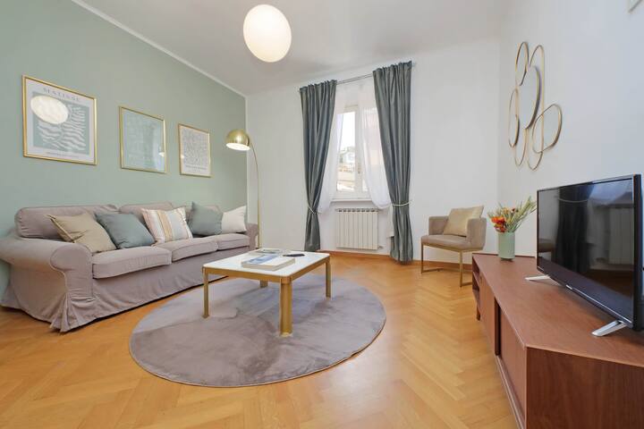 Comodo appartamento con due stanze al Colosseo