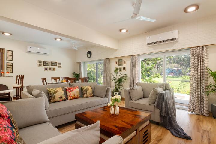Living room image 2