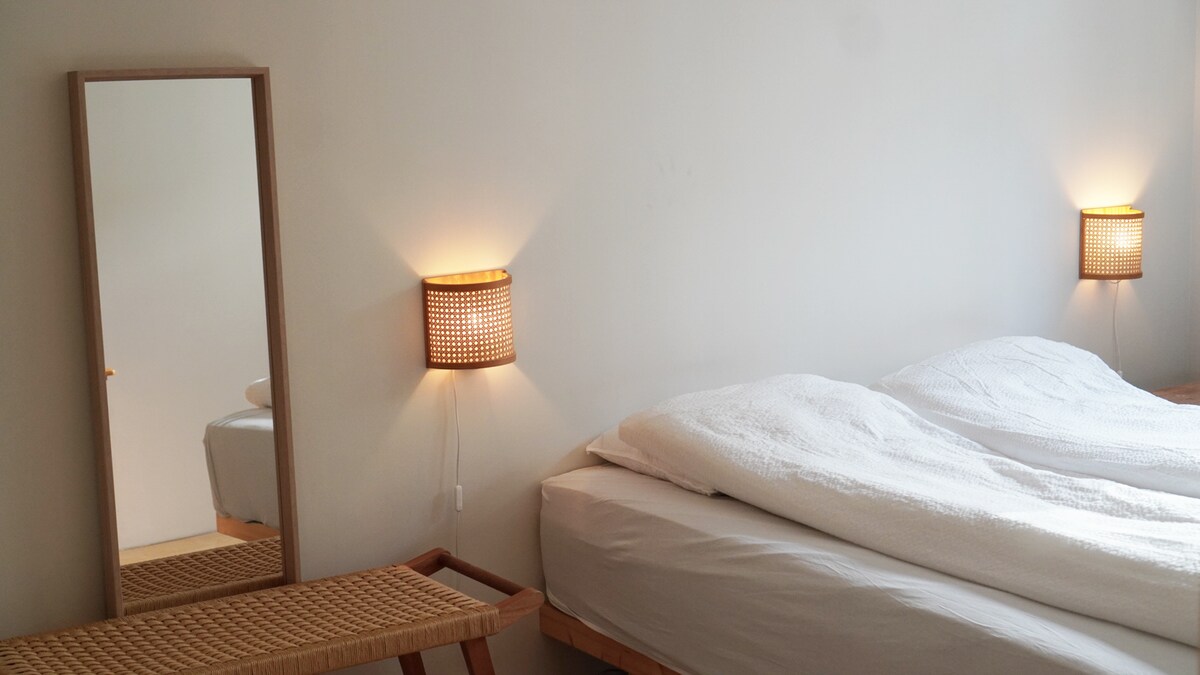 Posteľ - 180 x 200 cm