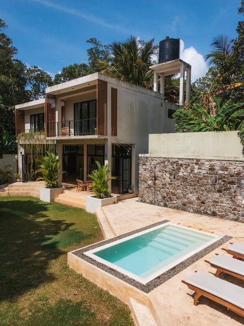 5 Mins to Beach ~ Pool ~ Makahiya Gym just 200m