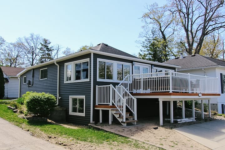 Gray Haven- Winter Getaway,hot Tub & Lake View - Grand Bend