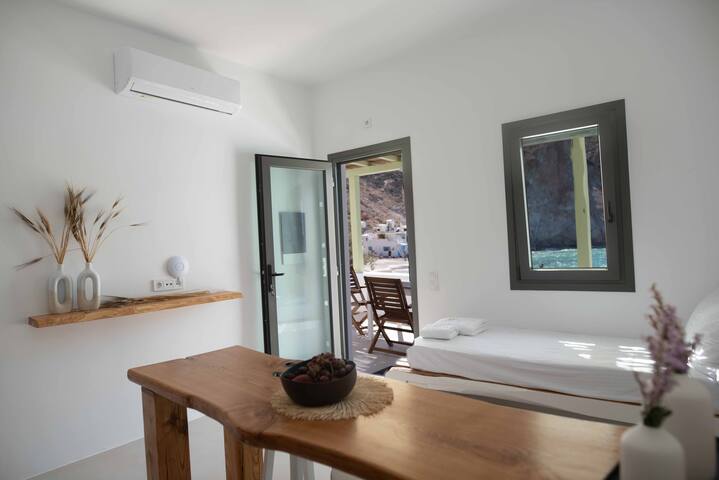 Spilia Milos gallery image 4